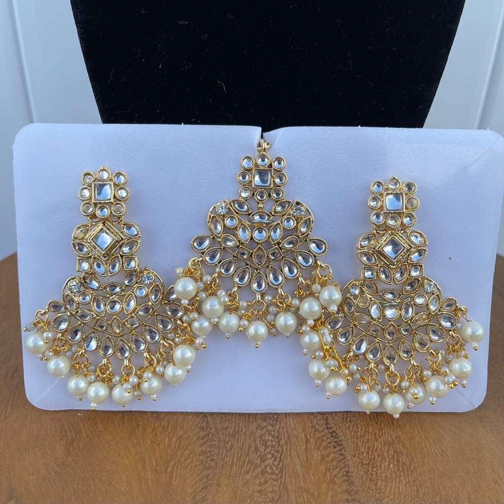 Faux Pearl Kundan Earrings With Maang Tikka - Picture 5 of 10